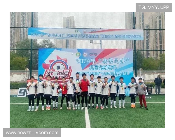 足球队迎来新队员 期待新鲜血液助力球队冲击冠军